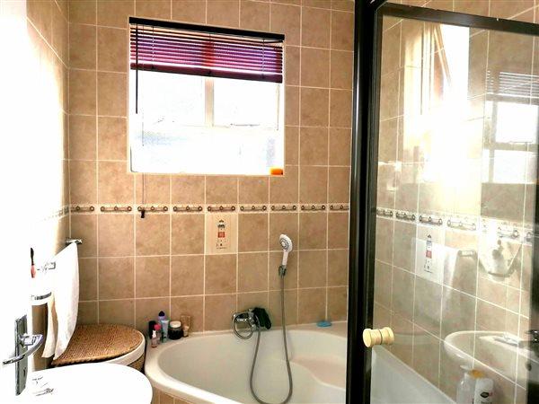 2 Bedroom Property for Sale in Fairview Western Cape